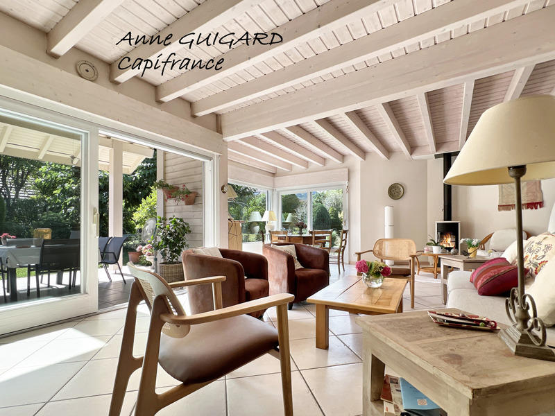 Maison - 232 m² - 7 pièces