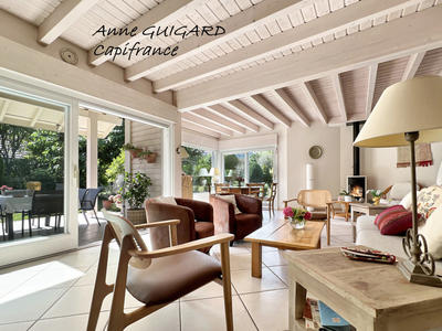 Maison - 232 m² - 7 pièces