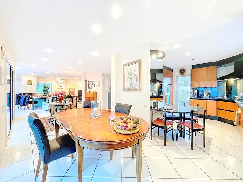 Maison - 180 m² - 5 pièces