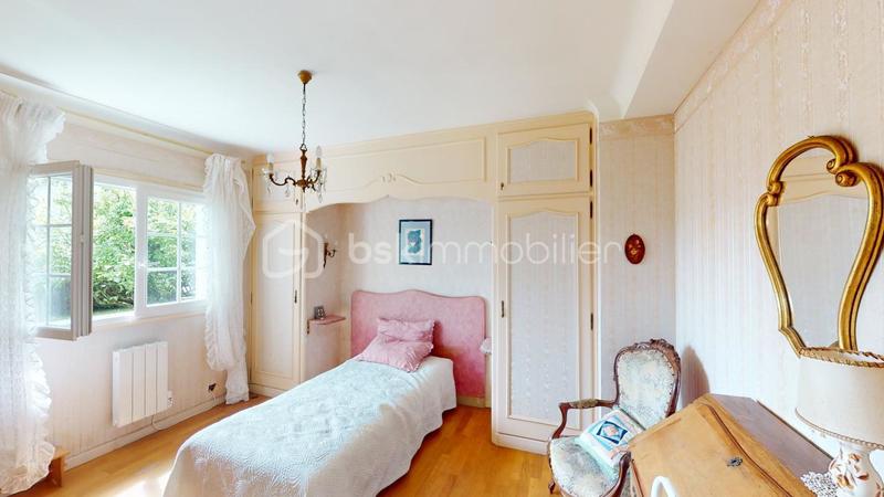 Propriété - 221 m² - 9 pièces