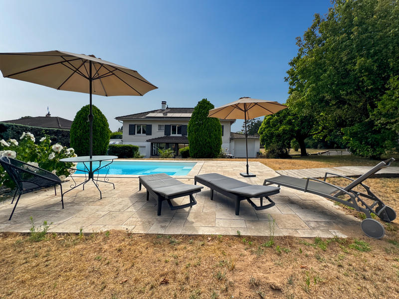 Maison - 250 m² - 8 pièces