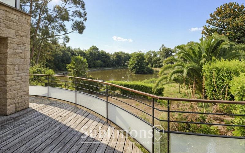 Maison - 240 m² - 9 pièces