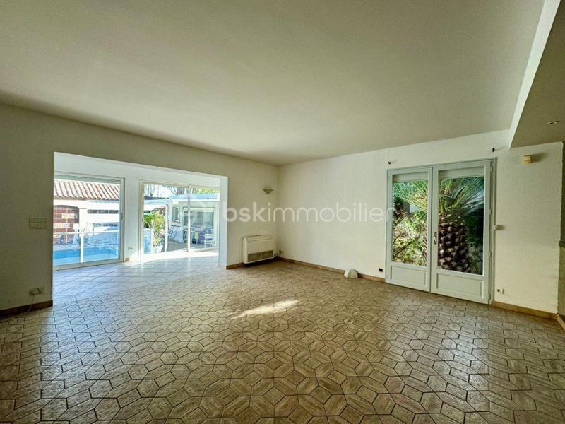 Maison traditionnelle - 250 m² - 7 pièces