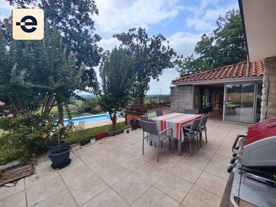 Maison - 246 m² - 7 pièces