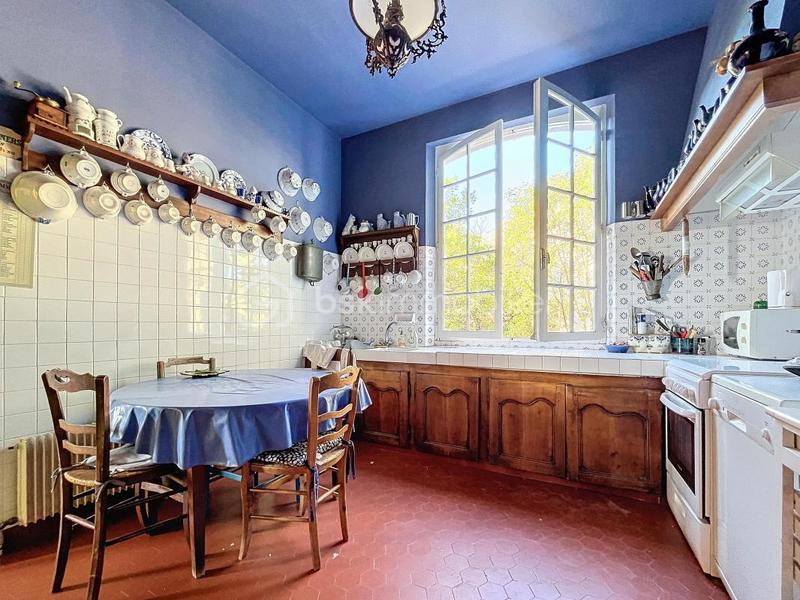 Maison - 280 m² - 10 pièces