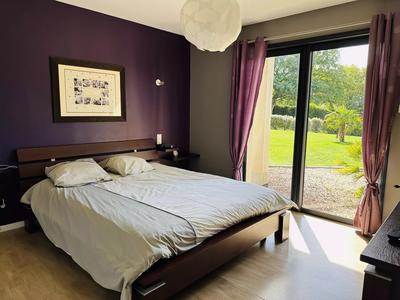 Maison - 225 m² - 9 pièces