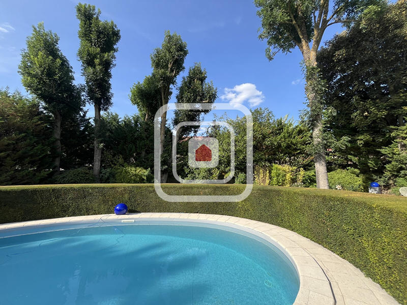 Maison - 267 m² - 8 pièces