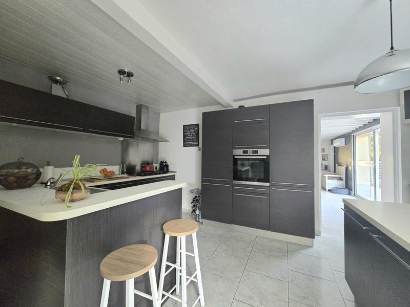 Maison - 170 m² - 8 pièces