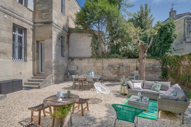 Maison - 251 m² - 12 pièces