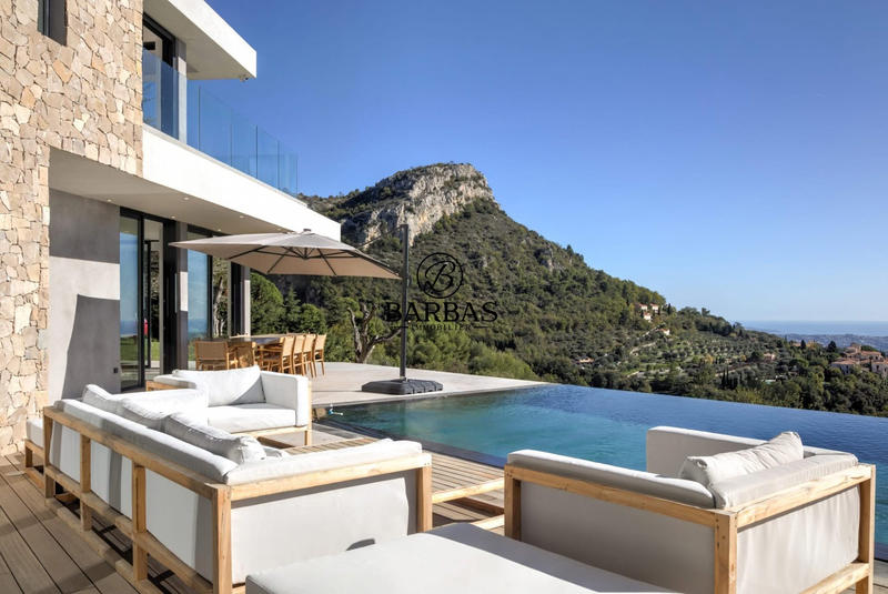 Maison - 445 m² - 8 pièces