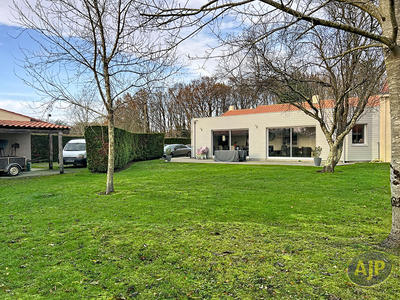Maison - 198 m² - 8 pièces