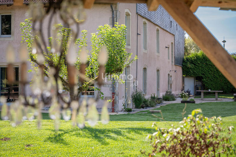 Maison - 689 m² - 10 pièces