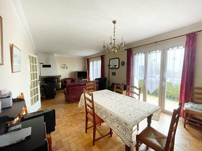 Maison - 214 m² - 11 pièces