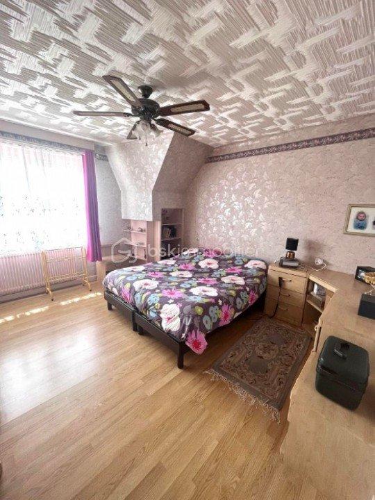 Maison traditionnelle - 212 m² - 6 pièces