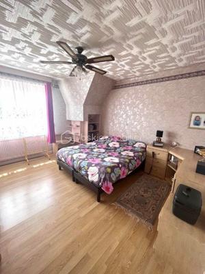 Maison traditionnelle - 212 m² - 6 pièces