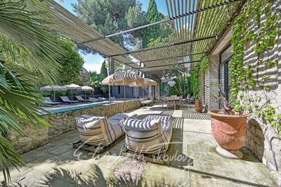 Maison - 220 m² - 6 pièces