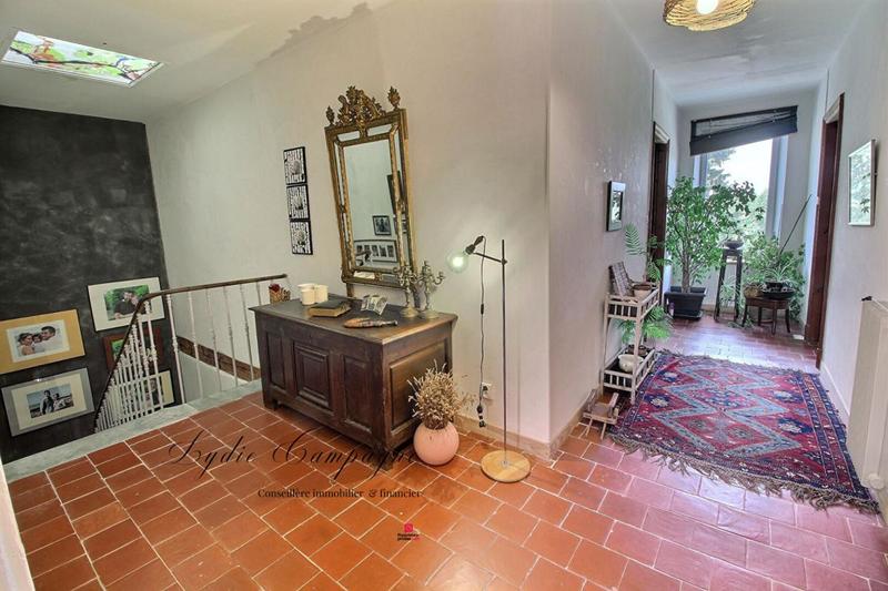 Demeure - 305 m² - 11 pièces