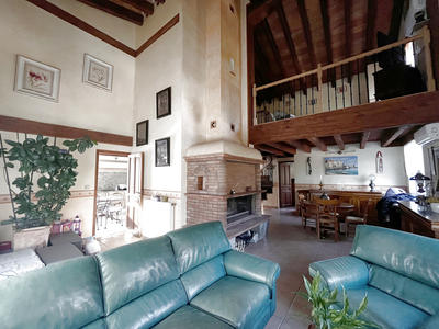 Maison - 233 m² - 11 pièces