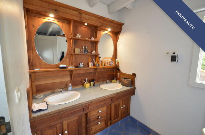 Propriété - 215 m² - 11 pièces