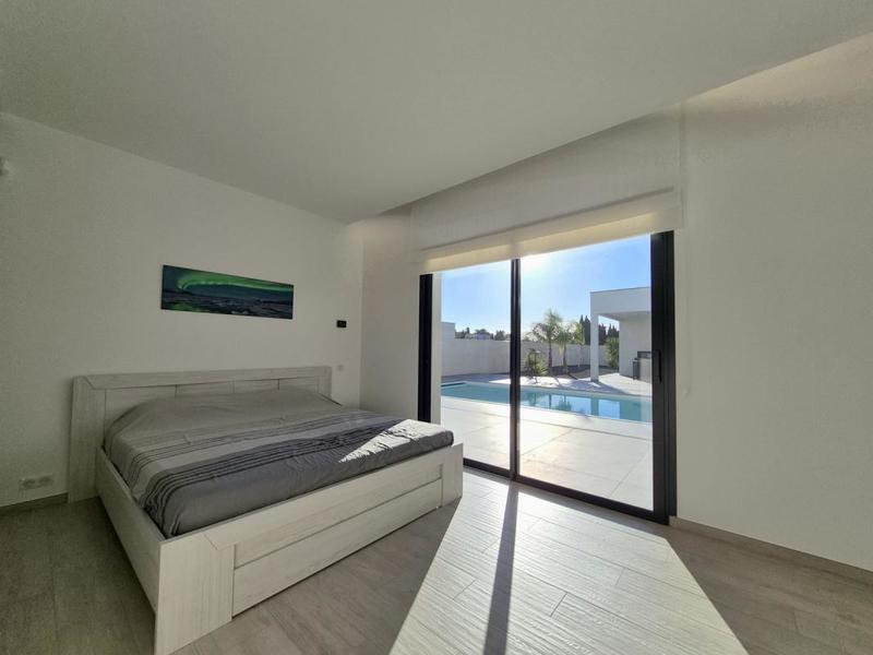 Maison - 232 m² - 6 pièces