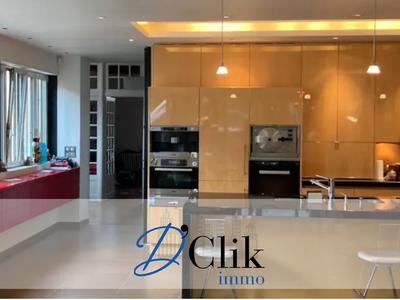 Maison - 400 m² - 14 pièces