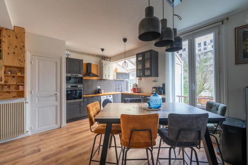 Appartement - 100 m² - 6 pièces