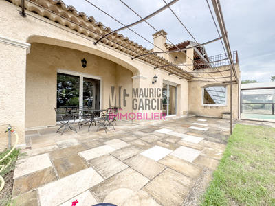 Maison - 250 m² - 9 pièces