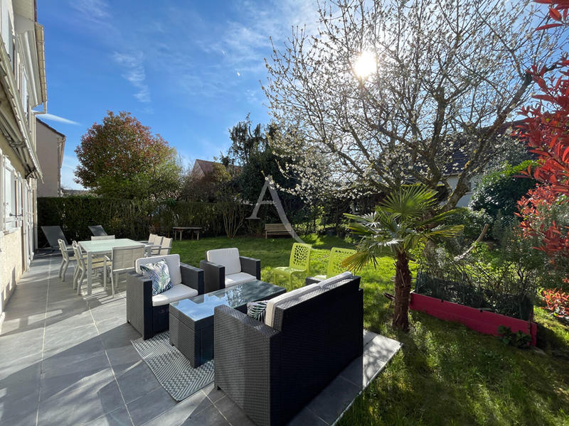 Maison - 215 m² - 8 pièces