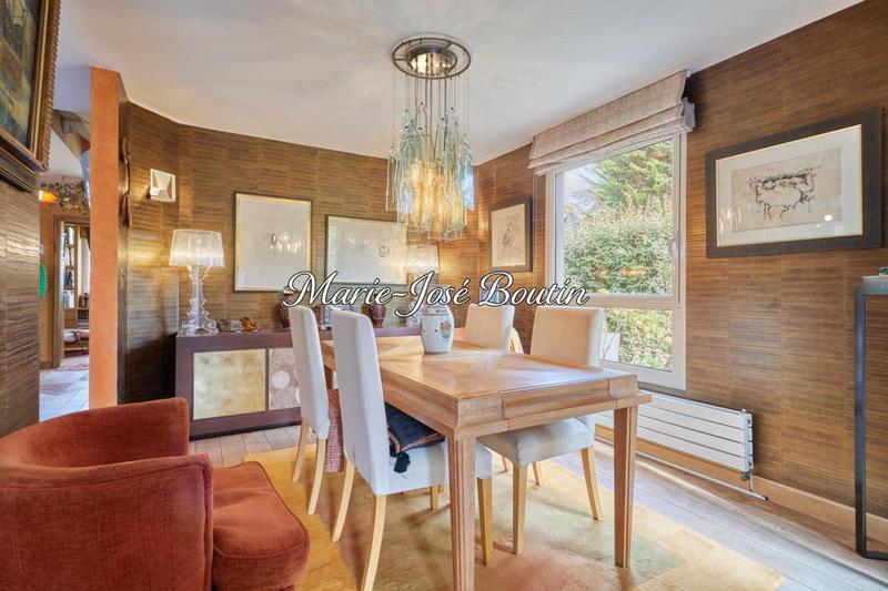 Maison - 300 m² - 6 pièces