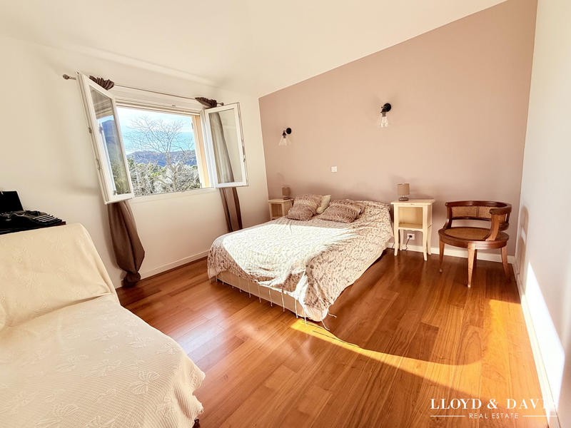 Maison - 200 m² - 7 pièces