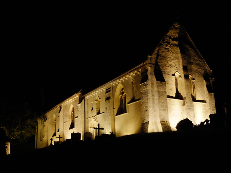 Visite nocturne, à la bougie, de l'église de Grangues
