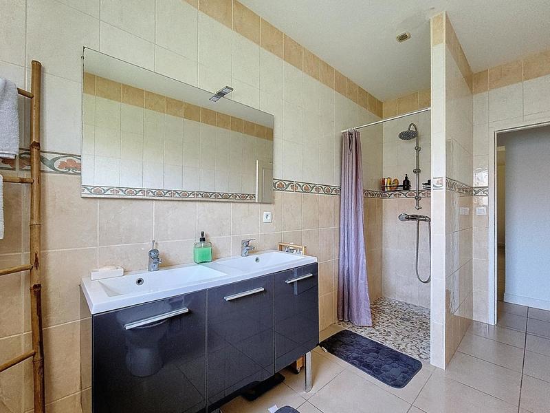 Maison - 180 m² - 8 pièces