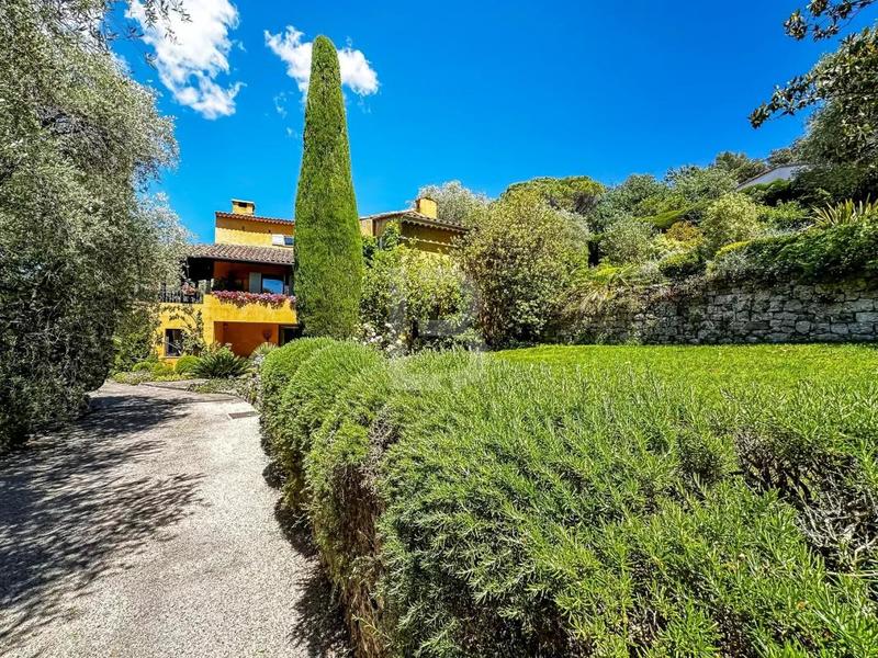 Villa - 368 m² - 10 pièces