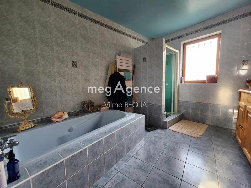 Maison - 230 m² - 6 pièces