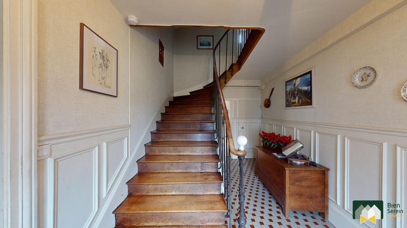 Maison - 247 m² - 8 pièces