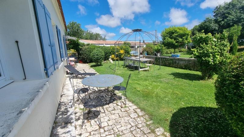 Propriété - 274 m² - 13 pièces