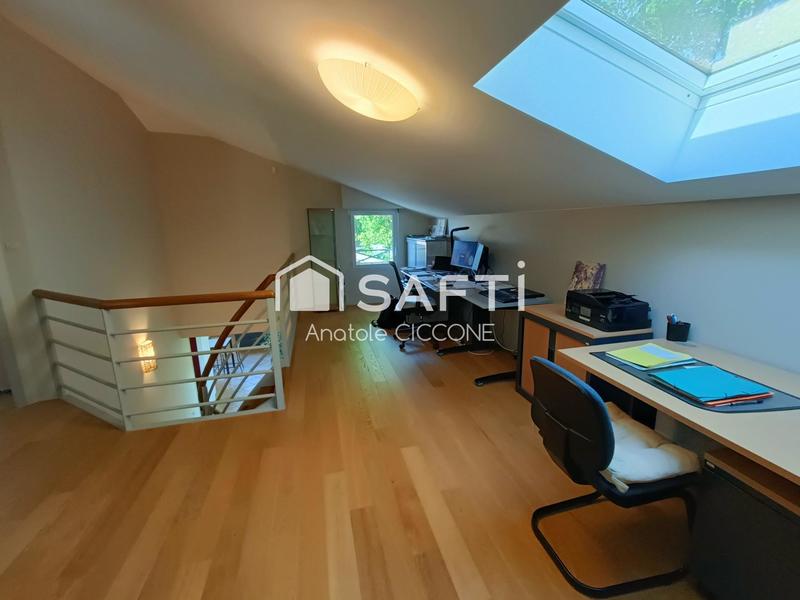 Maison - 213 m² - 7 pièces