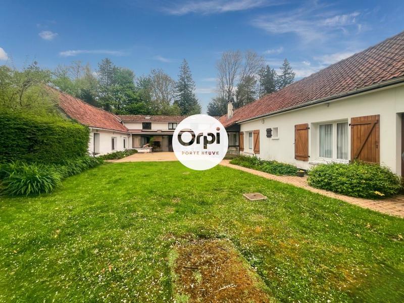 Maison - 240 m² - 6 pièces