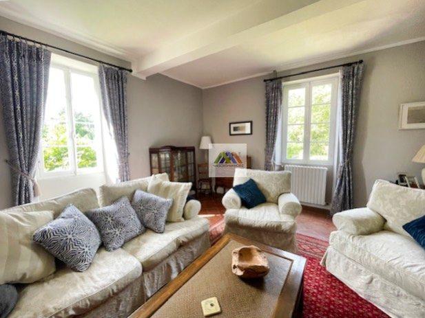 Maison - 283 m² - 8 pièces