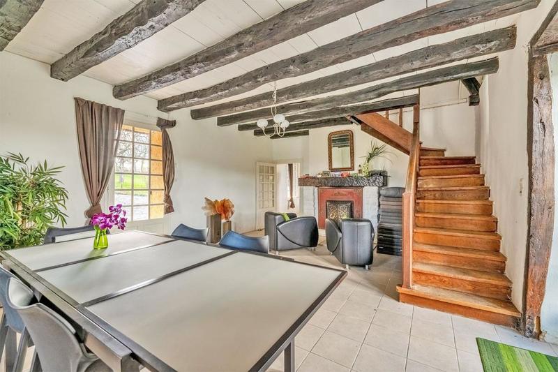 Maison - 242 m² - 11 pièces