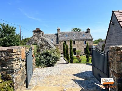 Maison - 307 m² - 12 pièces