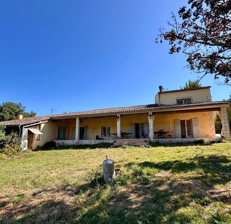 Maison - 296 m² - 11 pièces