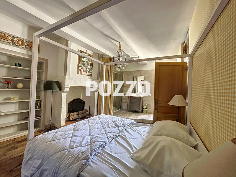 Maison - 220 m² - 8 pièces