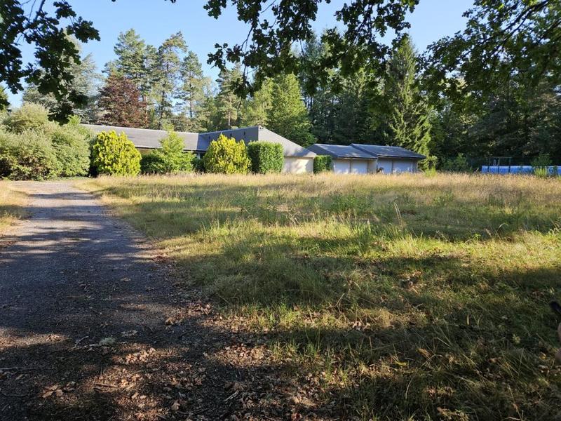 Propriété - 3 700 m² - 70 pièces