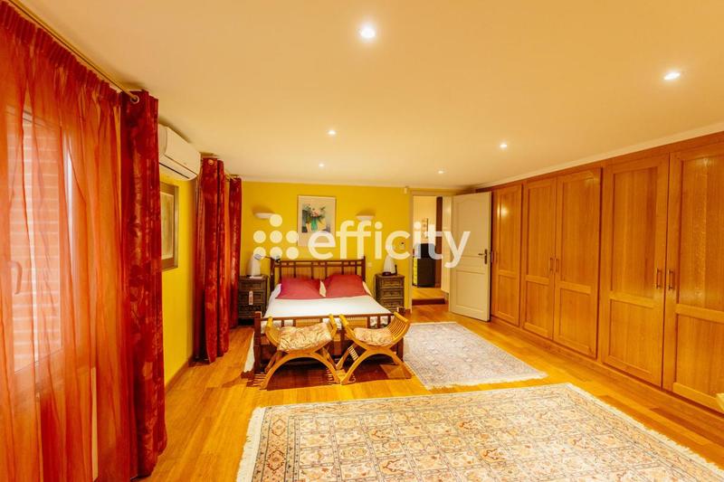 Maison - 344 m² - 7 pièces