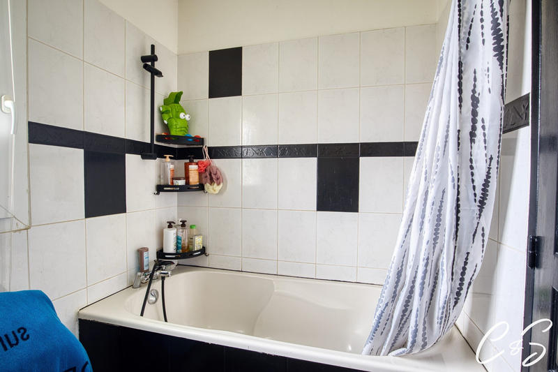 Maison - 95 m² - 5 pièces