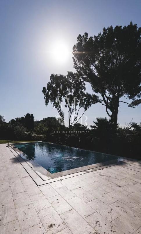 Villa - 370 m² - 8 pièces