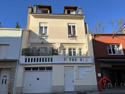 Maison - 295 m² - 11 pièces