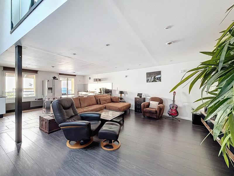 Loft - 121 m² - 4 pièces