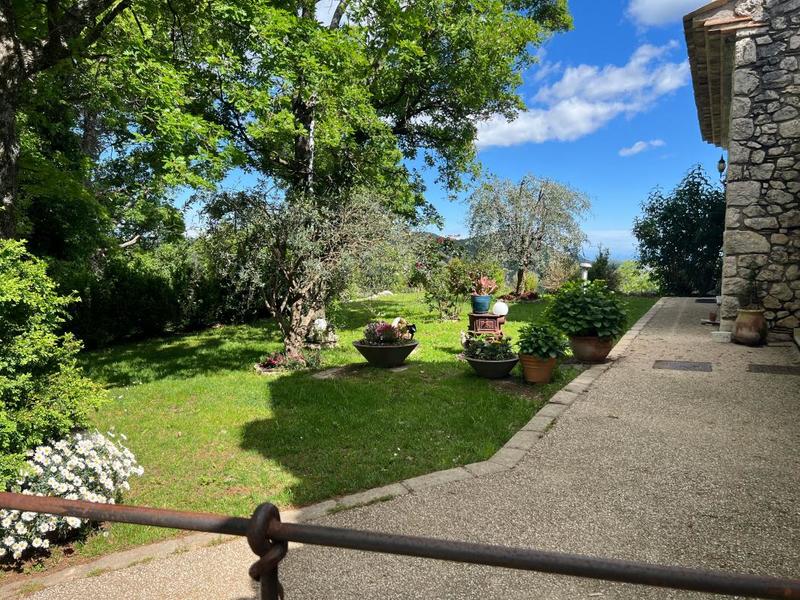 Maison - 222 m² - 5 pièces